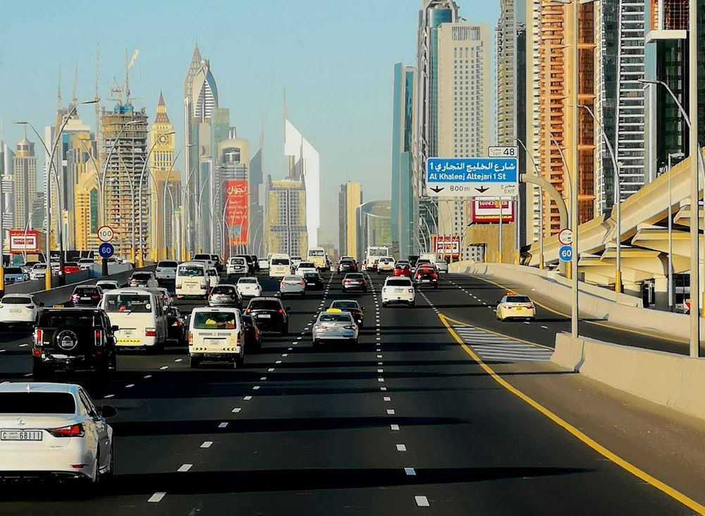 رسمياً وعاجل .. .. الإمارات تعلن إعفاء جميع السائقين من المخالفات المرورية